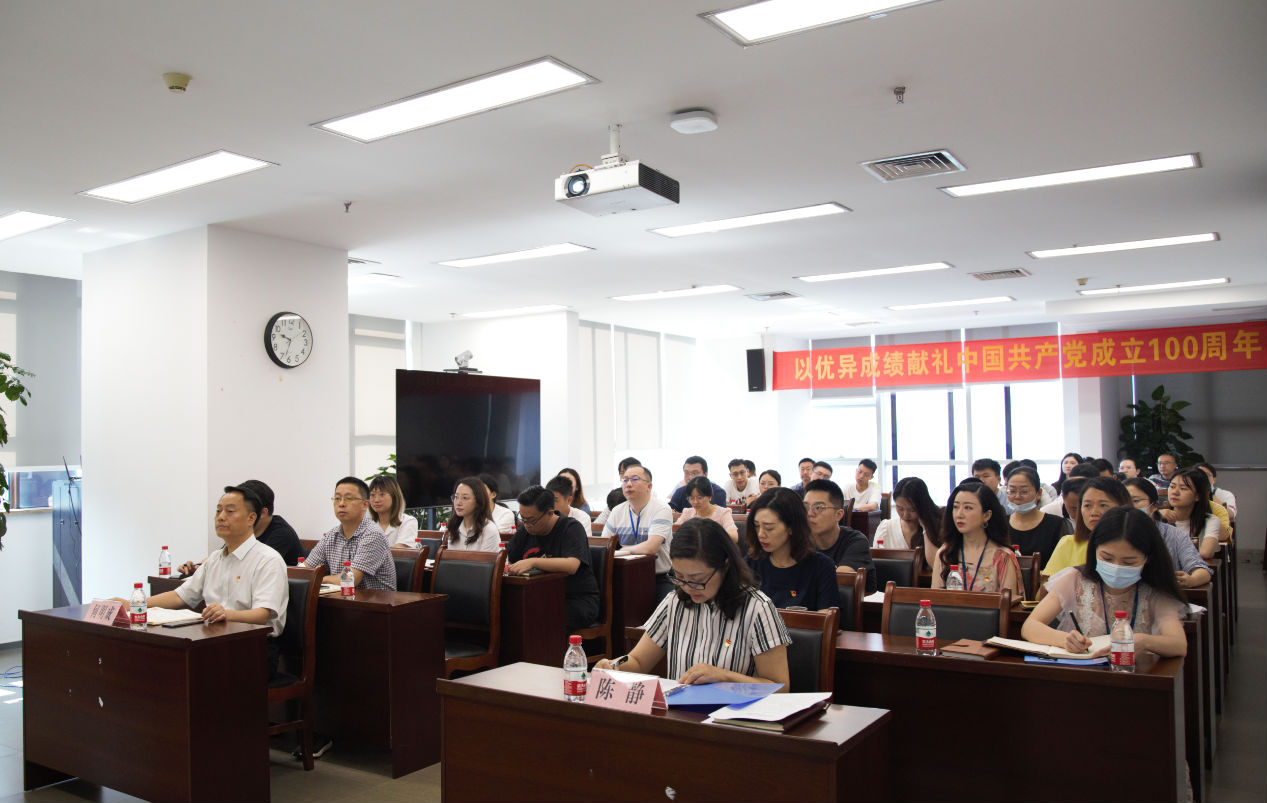 勞模進市鐵路集團,講述 “匠心夢”.png